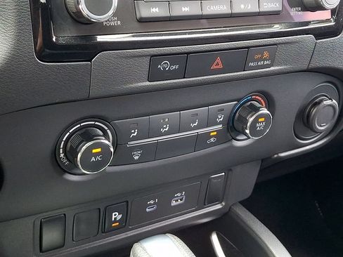 Used 2024 Nissan Frontier SV w/ Technology Package AWD/4WD image 15