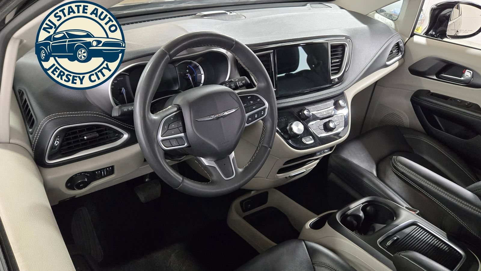 Used 2024 Chrysler Pacifica Limited FWD image 16