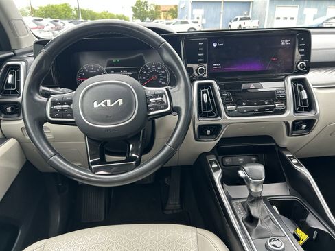 Used 2022 Kia Sorento S w/ Panoramic Sunroof Package FWD image 11
