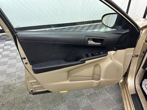 Used 2012 Toyota Camry LE FWD image 9