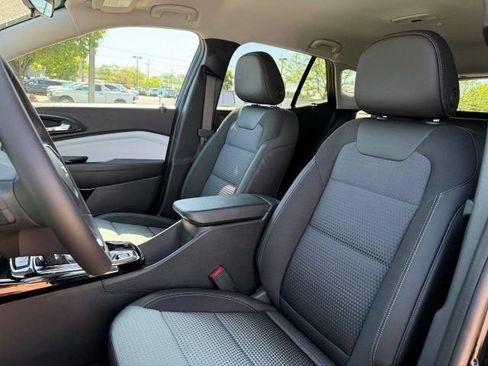 New 2026 Chevrolet Trax LT w/ LT Convenience Package FWD image 12