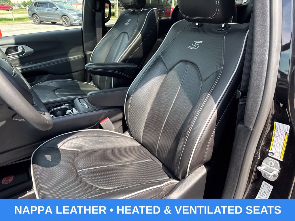 Used 2025 Chrysler Pacifica Limited FWD image 3