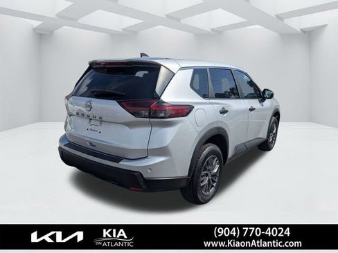 Used 2024 Nissan Rogue S image 3