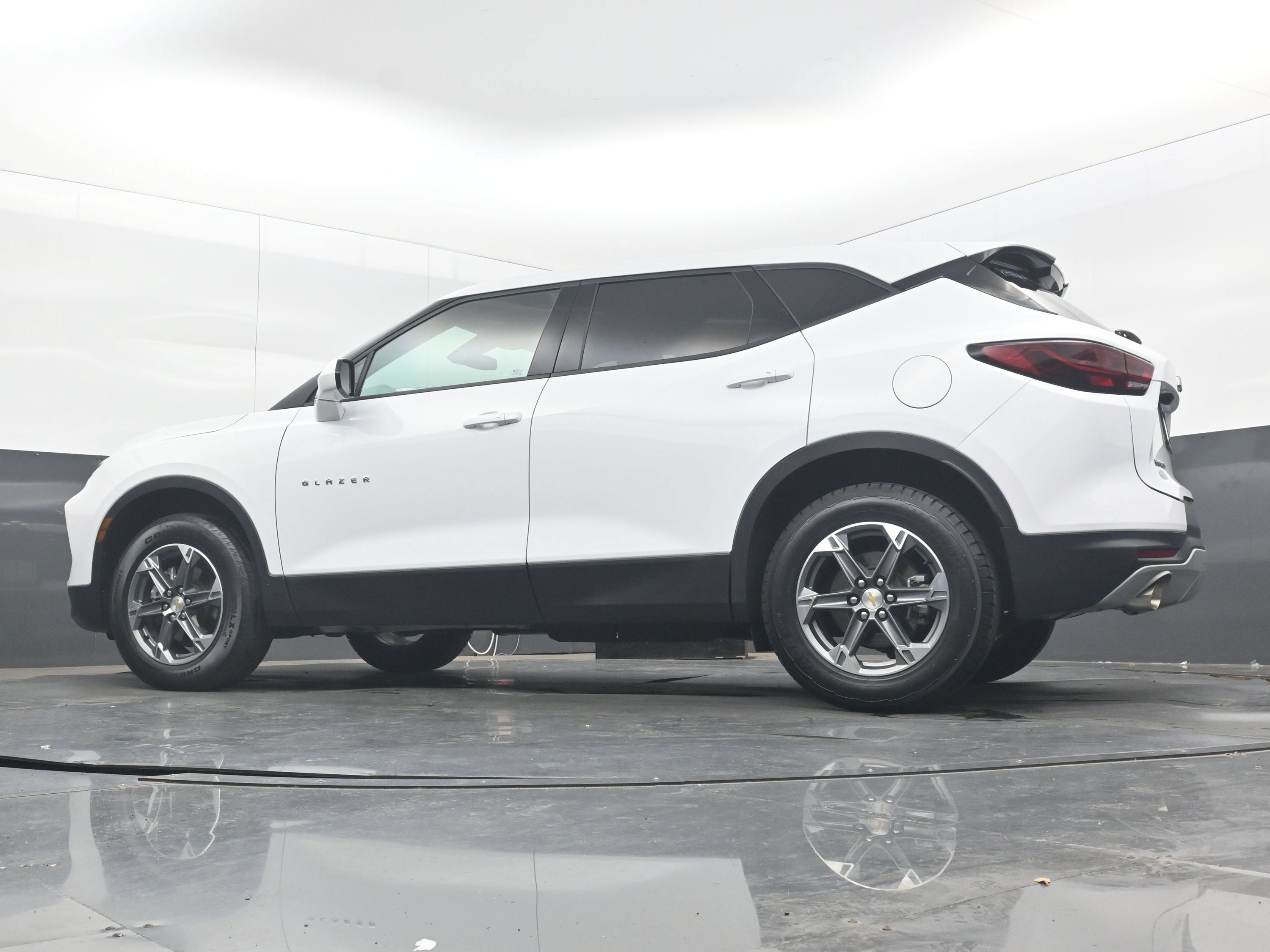 Used 2025 Chevrolet Blazer LT FWD image 27