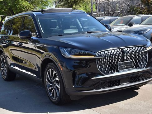 Used 2025 Lincoln Aviator 2WD w/ Equipment Group 101A image 4