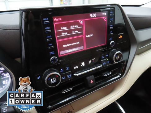 Used 2022 Toyota Highlander XLE AWD/4WD image 17