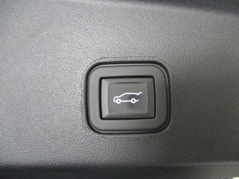 Used 2024 Cadillac Lyriq Sport image 14