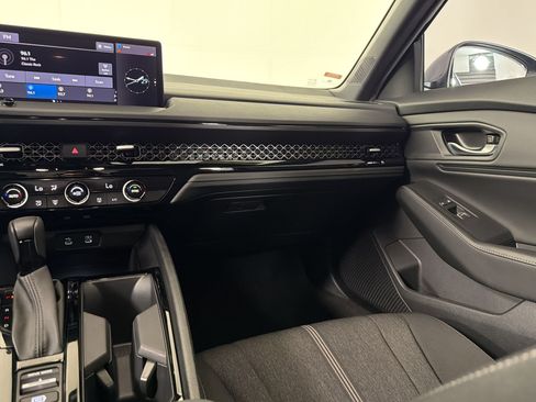 Used 2024 Honda Accord Sport image 28
