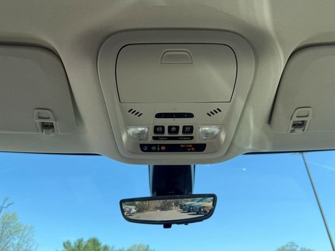 Used 2022 Buick Enclave Avenir image 22