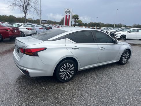 Used 2023 Nissan Altima 2.5 SV w/ SV Premium Package image 5