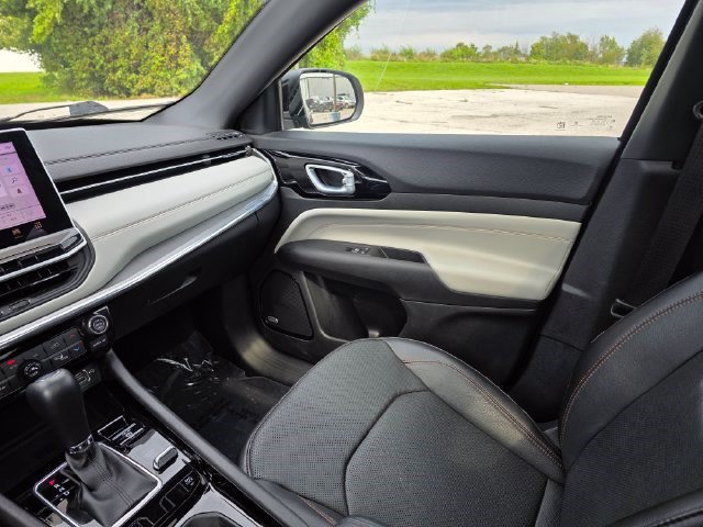 Certified 2023 Jeep Compass Limited w/ Elite Group AWD/4WD image 37