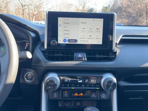 Used 2025 Toyota RAV4 XLE image 30