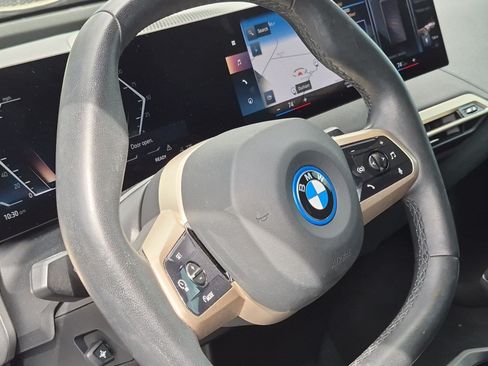 Used 2022 BMW iX xDrive50 AWD/4WD image 18