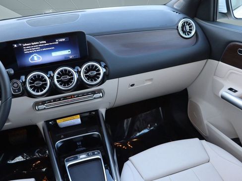 New 2025 Mercedes-Benz GLA 250 image 21