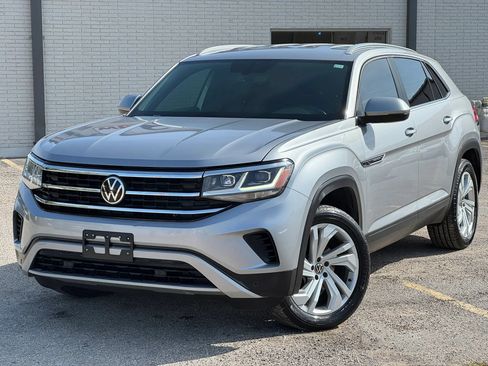 Used 2020 Volkswagen Atlas Cross Sport SE w/ Towing Package AWD/4WD image 2