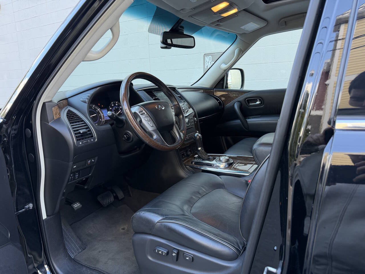 Used 2015 INFINITI QX80 4WD w/ Theater Package image 14