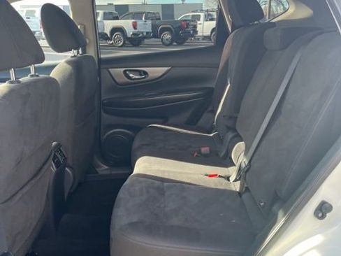 Used 2016 Nissan Rogue SV image 33