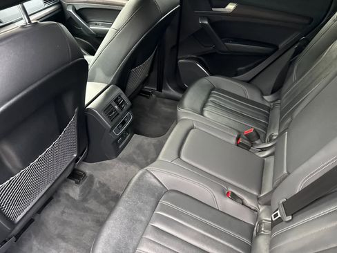 Used 2022 Audi Q5 2.0T Premium w/ Convenience Package image 4