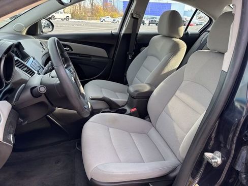 Used 2015 Chevrolet Cruze LT image 10