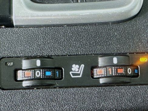 Used 2018 Toyota Highlander Limited image 26