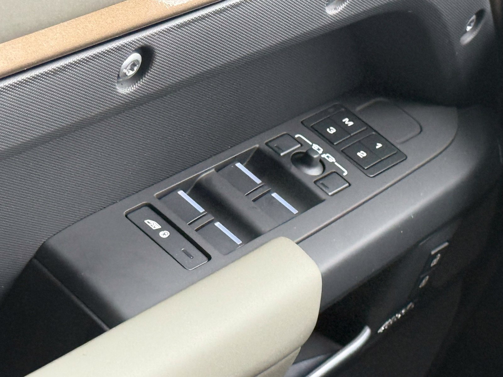 New 2026 Land Rover Defender 110 X-Dynamic SE AWD/4WD image 33