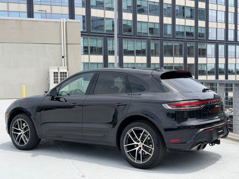Used 2023 Porsche Macan AWD/4WD image 3