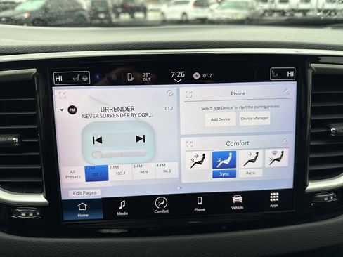 Used 2023 Chrysler Pacifica Touring-L image 12