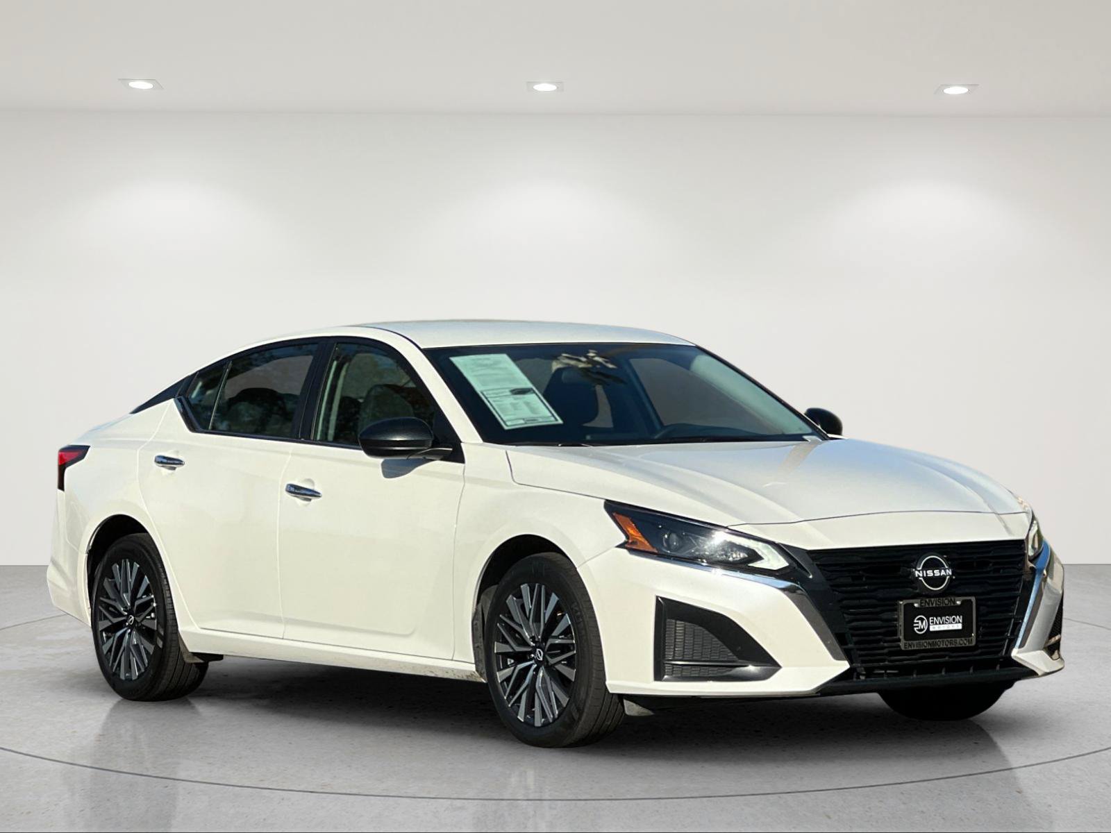 Used 2025 Nissan Altima 2.5 SV AWD/4WD image 7