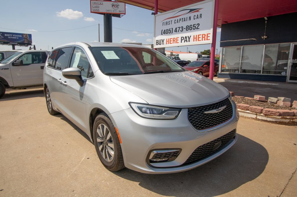 Used 2023 Chrysler Pacifica Touring-L FWD image 1