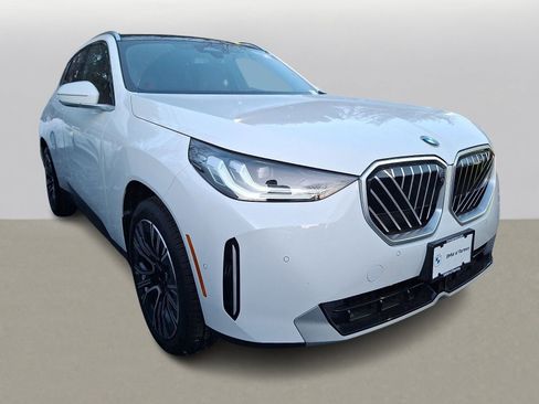 Used 2025 BMW X3 xDrive30i w/ Premium Package image 3