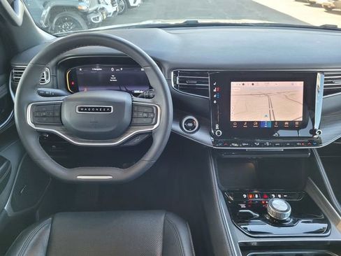Certified 2024 Jeep Wagoneer L Series II w/ Flexible Seating Group image 7