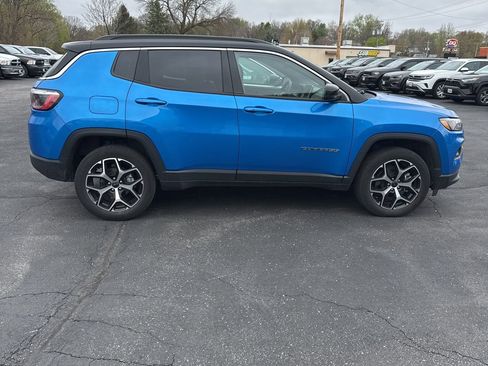 Used 2025 Jeep Compass Limited image 7