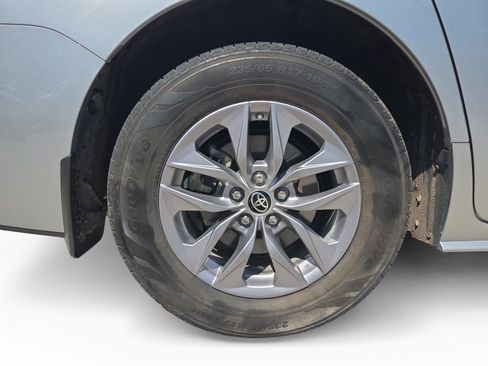 Used 2021 Toyota Sienna XLE w/ XLE Plus Package FWD image 16