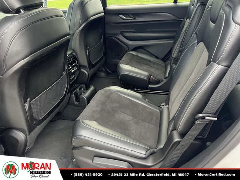 Used 2024 Jeep Grand Cherokee L Altitude AWD/4WD image 12