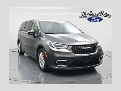 Used 2023 Chrysler Pacifica Touring-L