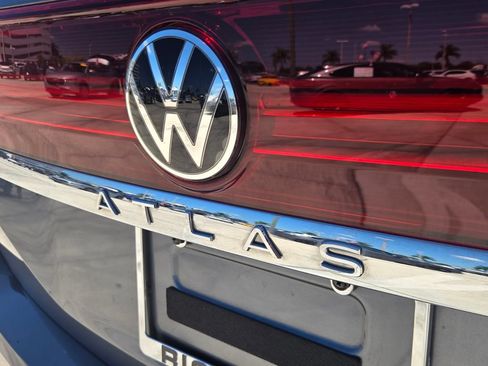 Certified 2024 Volkswagen Atlas SE FWD image 16