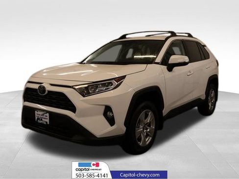 Used 2020 Toyota RAV4 XLE w/ Carpet Mat Package AWD/4WD image 6