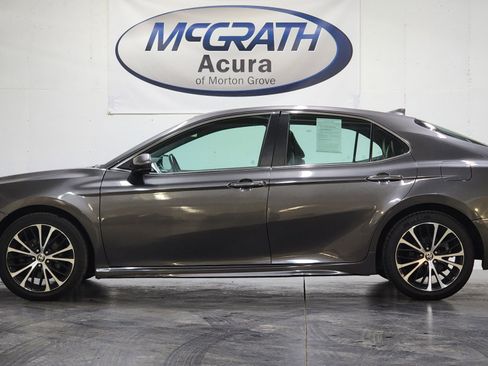Used 2020 Toyota Camry SE FWD image 9