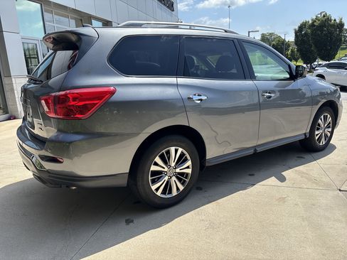 Used 2020 Nissan Pathfinder SL AWD/4WD image 5