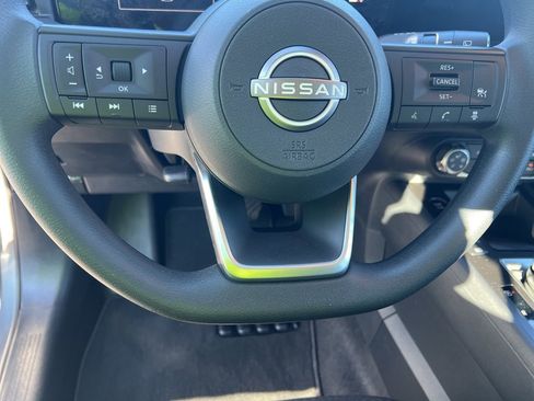 Used 2025 Nissan Kicks S image 12