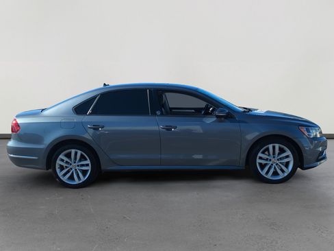 Used 2019 Volkswagen Passat 2.0T Wolfsburg image 6