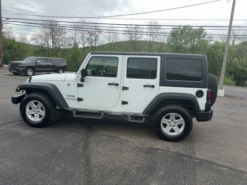 Used 2018 Jeep Wrangler Unlimited Sport S AWD/4WD image 8