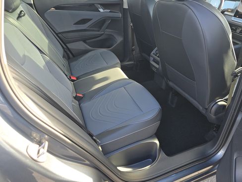 New 2026 Volkswagen Tiguan SE image 17