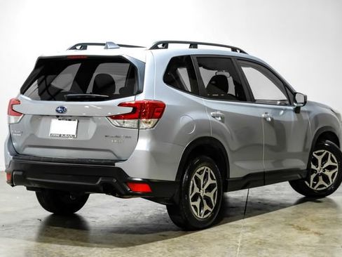 Used 2022 Subaru Forester Premium image 13