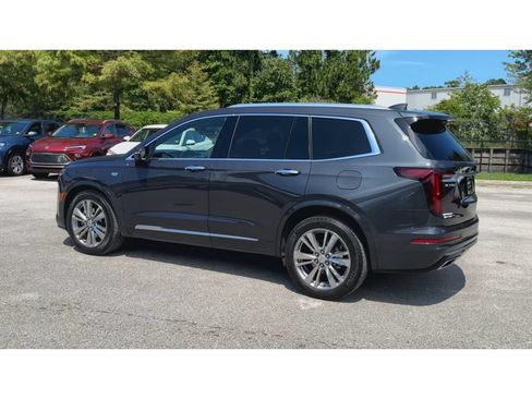Used 2023 Cadillac XT6 Premium Luxury w/ Technology Package FWD image 6