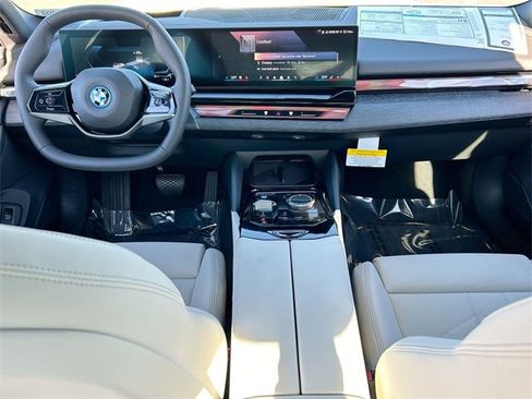 Certified 2025 BMW i5 eDrive40i w/ Premium Package image 15