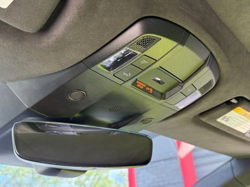 Used 2025 Lamborghini Revuelto Base image 45