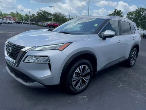 Used 2022 Nissan Rogue SV w/ SV Premium Package FWD image 4