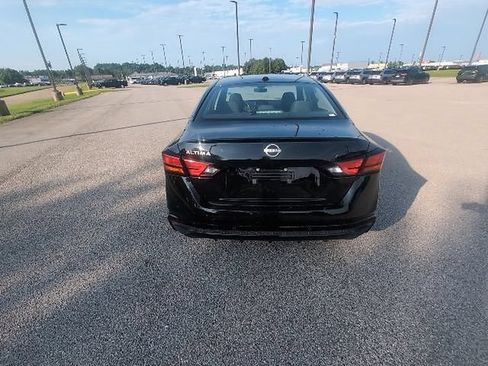 Used 2025 Nissan Altima 2.5 SV FWD image 6