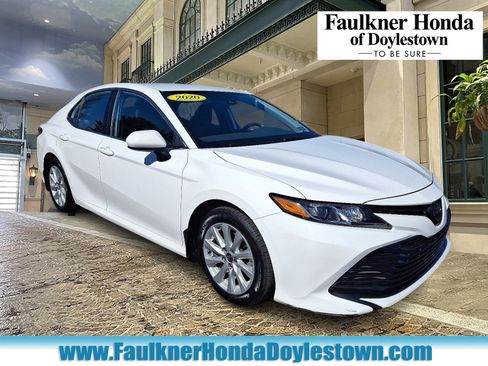 Used 2020 Toyota Camry LE image 1